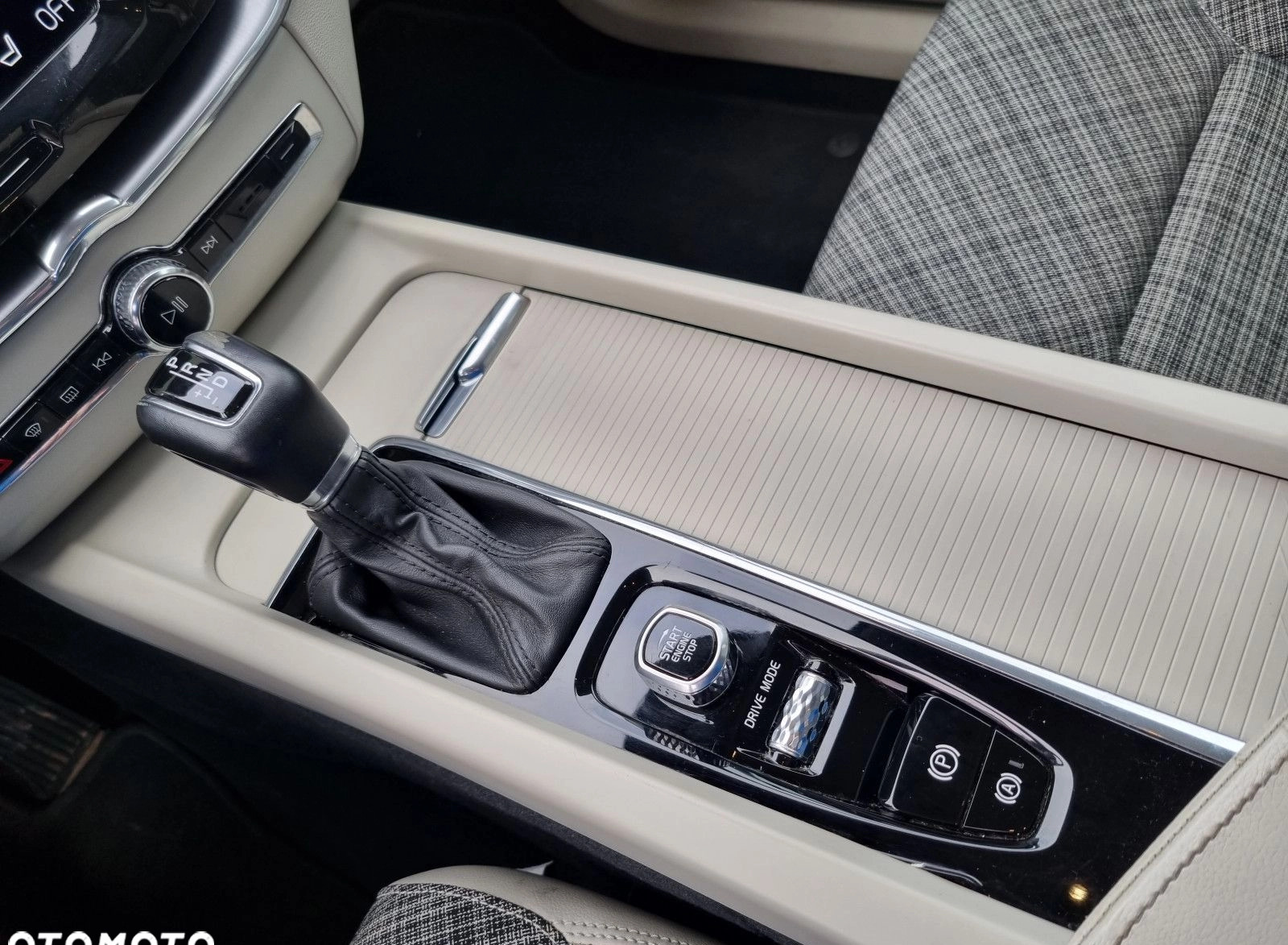 Volvo XC 60 cena 124900 przebieg: 149720, rok produkcji 2017 z Wejherowo małe 326
